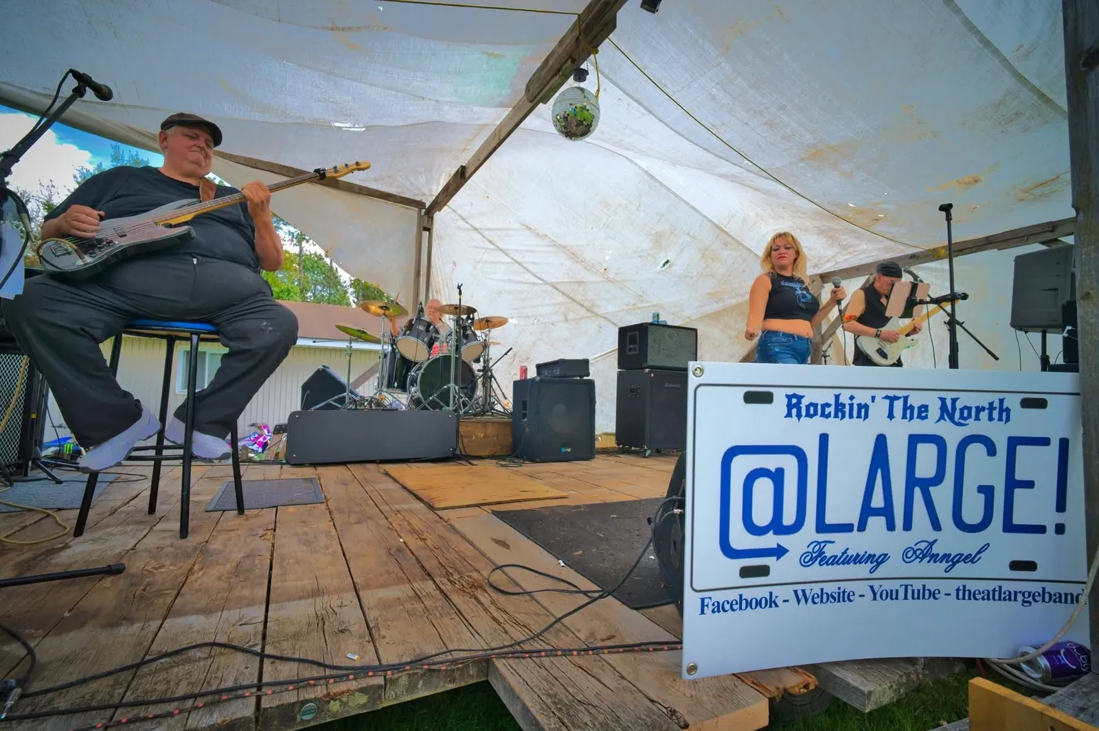@LARGE! on stage